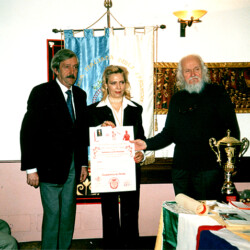 Accademia Italiana gli Etruschi. Belle Arti, Lettere, Scienze (Livorno). Promossa per la classe Belle Arti con il titolo di Accademico di Merito. 01/03/2003