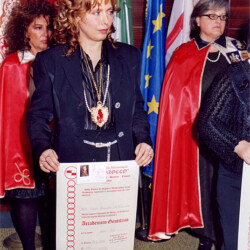 Firenze 29-02-2004 preso Hotel Michelangelo, Accademia Araldica Internazionale "Il Marzocco" Titolo Onorifico Accademico Gentilizio "per la Classe Belle Arti". Nomina di "Nobil Donna"