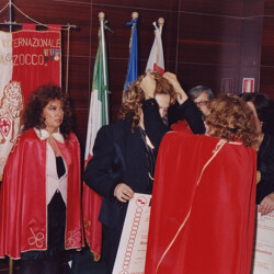 Firenze 29-02-2004 preso Hotel Michelangelo, Accademia Araldica Internazionale "Il Marzocco" Titolo Onorifico Accademico Gentilizio "per la Classe Belle Arti". Nomina di "Nobil Donna"