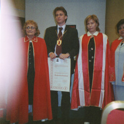 Firenze 29-02-2004 preso Hotel Michelangelo, Accademia Araldica Internazionale "Il Marzocco" Titolo Onorifico Accademico Gentilizio "per la Classe Belle Arti". Nomina di "Nobil Donna"