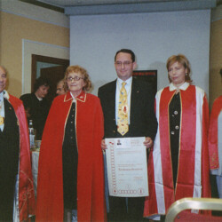 Firenze 29-02-2004 preso Hotel Michelangelo, Accademia Araldica Internazionale "Il Marzocco" Titolo Onorifico Accademico Gentilizio "per la Classe Belle Arti". Nomina di "Nobil Donna"