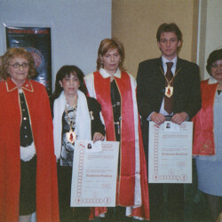Firenze 29-02-2004 preso Hotel Michelangelo, Accademia Araldica Internazionale "Il Marzocco" Titolo Onorifico Accademico Gentilizio "per la Classe Belle Arti". Nomina di "Nobil Donna"