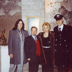 Prof. Giuseppe Giannantonio, Critico d'Arte dell'Accademia di Roma e Prof. di Scienze Umanistiche all'Università di Roma, mio figlio Leandro in divisa, mio nipote Francesco