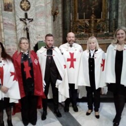 ROMA 26.02.2017 - CHIESA DELLA " TRINITA'" ELEVAZIONE A: " DAMA E CAVALIERI TEMPLARI FEDERICIANI" LA DUCHESSA "MARIA ASSUNTA dé FRASSINE" (CON LE SUE CONSORELLE E I SUOI CONFRATELLI)