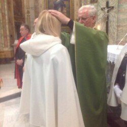 ROMA 26.02.2017 - CHIESA DELLA " TRINITA'" ELEVAZIONE A: " DAMA E CAVALIERI TEMPLARI FEDERICIANI" LA DUCHESSA "MARIA ASSUNTA dé FRASSINE" (CON LE SUE CONSORELLE E I SUOI CONFRATELLI)