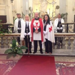 27.08.2017 - CAPRANICA PRENESTINA - CHIESA DI S. MARIA MADDALENA" (DIOCESI SUBURBICARIA DI PALESTRINA) ELEVAZIONI A "DAMA" E "CAVALIERI" DEI "TEMPLARI FEDERICIANI" IL G.M. "CORRADO MARIA ARMERI" E LA "DAMA" N.D. "MARIA ASSUNTA dé FRASSINE"