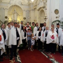 27.08.2017 - CAPRANICA PRENESTINA - CHIESA DI:"S. MARIA MADDALENA" (DIOCESI SUBURBICARIA DI PALESTRINA) ELEVAZIONI A "DAMA" E "CAVALIERI" DEI: "TEMPLARI FEDERICIANI" AL CENTRO IL G.M. "CORRADO MARIA ARMERI" E "DON DAVIDE"