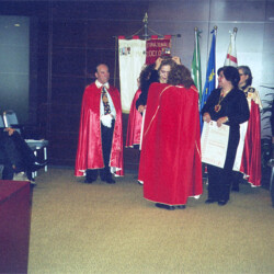 Firenze 29-02-2004 presso Hotel Michelangelo, Accademia Araldica Internazionale "Il Marzocco" Titolo Onorifico Accademico Gentilizio "per la Classe Belle Arti". Nomina di "Nobil Donna"