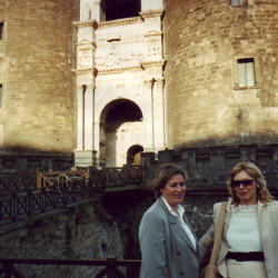 22-26/05/2002 Napoli. Mostra Internazionale di Pittura sugli "Spalti del Maschio Angioino" Rassegna Artistica. "La Grande Festa dell'Arte" Conferita Medaglia d'Argento e Diploma d'Onore