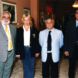 Direttore del Museo Nazionale d'Abruzzo Dott. Calcidonio Tropea. Ass. Urbanistica Lisi della Provincia del L'Aquila.
L'Aquila dal 23 al 29 di agosto 2002 mostra personale di pittura ad olio, matita, con tè e acquerello con il titolo "L'ANUMUS E L'ANIMA, GUARDANDO DENTRO"... "L'Aquila nel mio ricordo"
Presso il Ridotto del Teatro Stabile Comunale del L'Aquila inaugurata da Gianpiero Linardi critico d'Arte di Roma. Richiesta dalla popolazione locale la proroga della mostra tramite i quotidiani: Il Centro, Il Tempo, Il Messaggero.