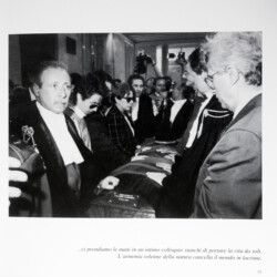 Ci prendiamo le mani in un intimo colloquio stanchi di portare la vita da soli. L'armonia solenne della natura cancela il mondo in lacrime