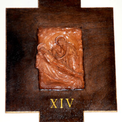 Restauro delle 15 Via Crucis in terracotta della Chiesa "Sacra Famiglia". Pianoscarano Viterbo