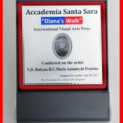 LONDRA 25 LUGLIO 2017 - ACCADEMIA INTERNAZIONALE "S. SARA" D'ALESSANDRIA" PREMIO INTERNAZIONALE DI ARTI VISIVE "DIANAS' WALK" (SPENCER) CONCORSO DELL'ARTE "NATIONAL GALLERY 2017 IDEATO A LONDRA IN VISITA AL "REGNO UNITO" CRITICO D'ARTE CAV."FLAVIO DE GREGORIO" CONSEGUITA LA TARGA "DIANAS' WALK" ALL'ARTISTA N.D. "MARIA ASSUNTA dé FRASSINE"